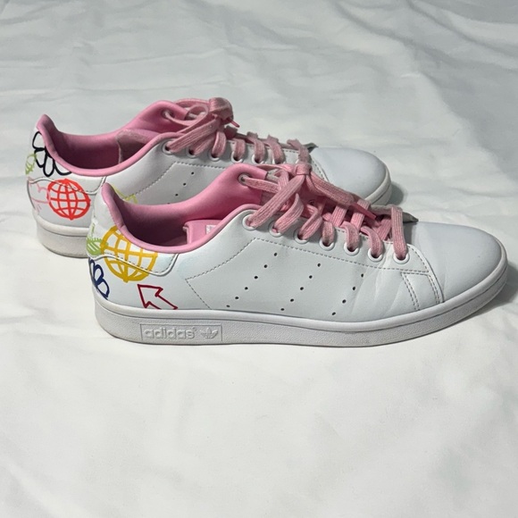 adidas Shoes - Adidas Stan Smith Womens Size 8.5 Doodles Flower Earth Globe White Pink